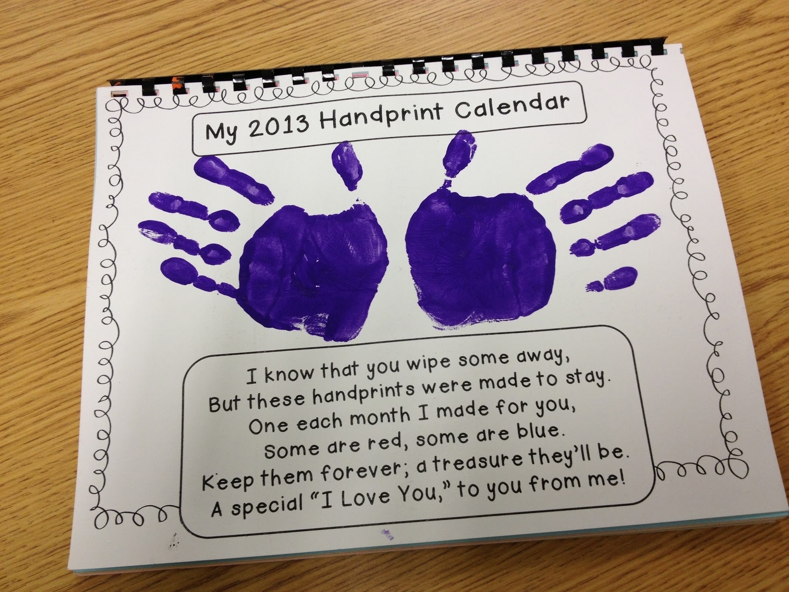 Gwhizteacher: Handprint Calendar