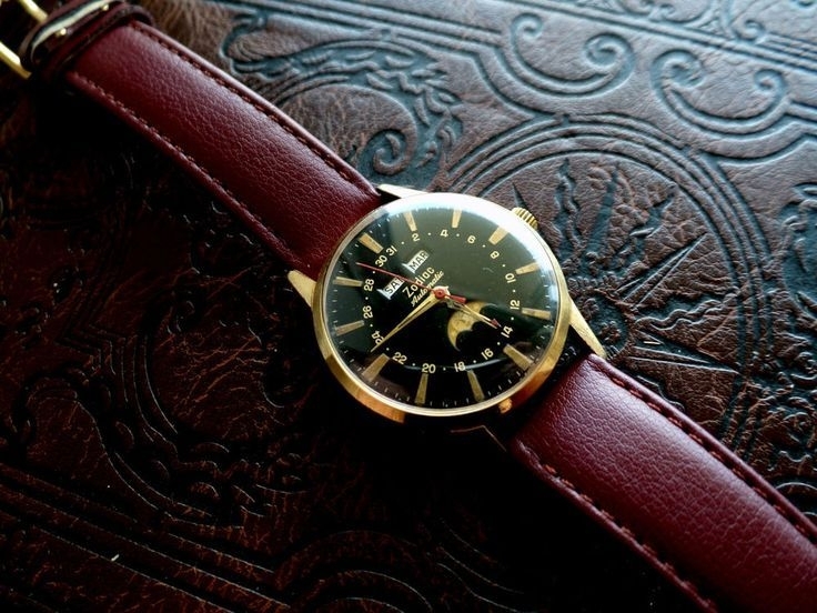 Vintage Watches Collection : Zodiac Triple Date Moonphase